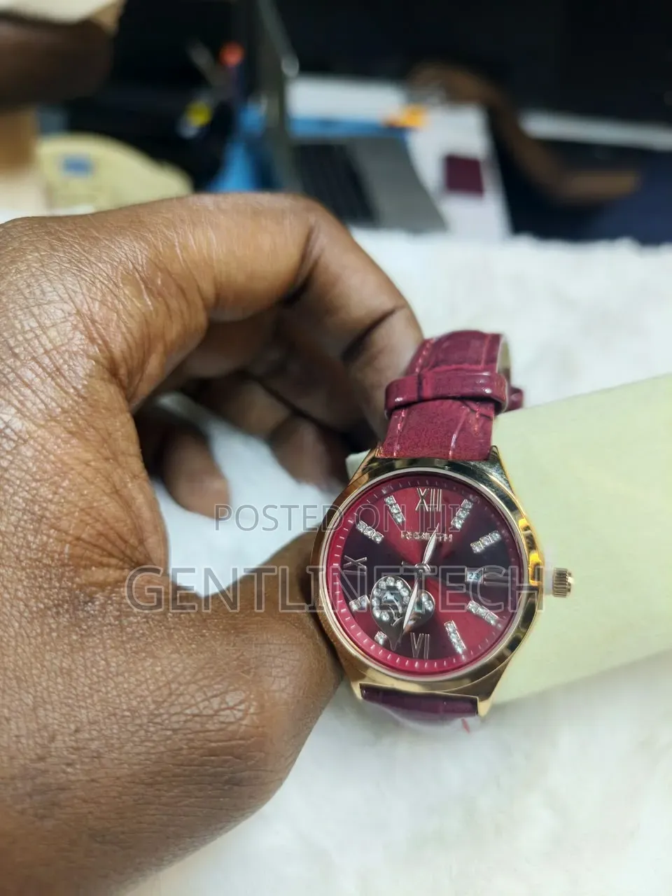 Rebirth Ladies Watch With Date Display – KSh 1,500