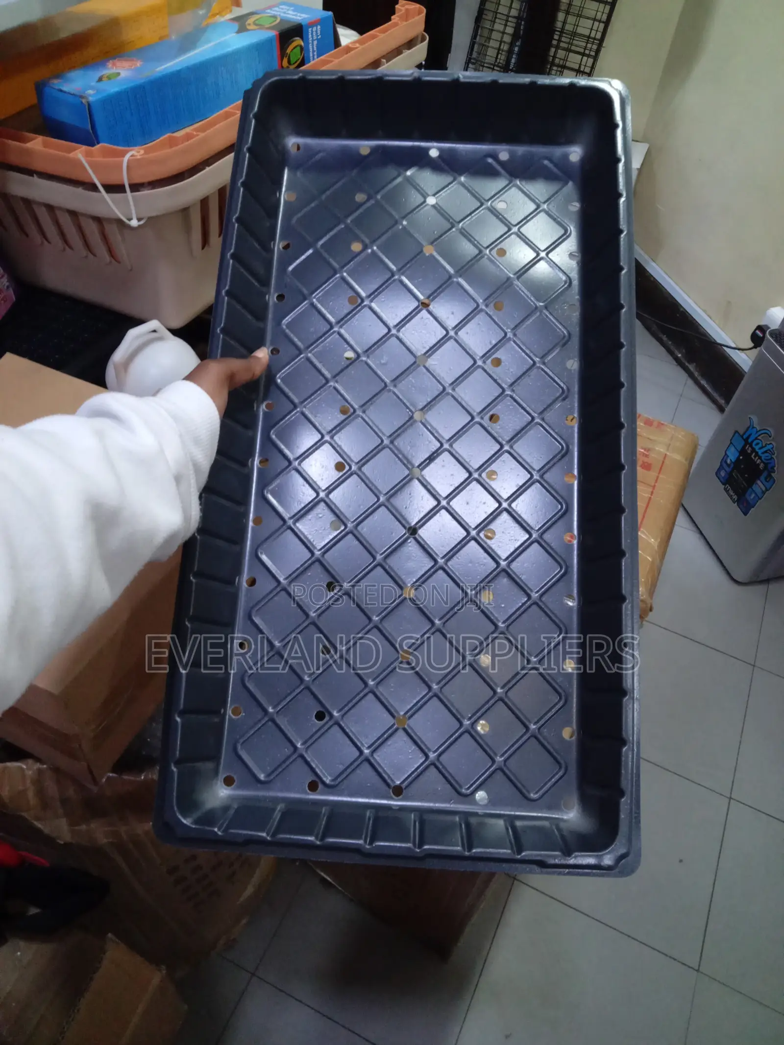 Hydroponic Trays With Fine Drainage Perforations