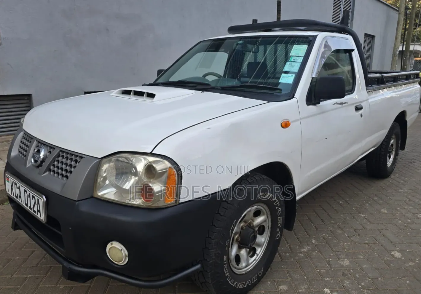Nissan Hardbody 2013 Off white