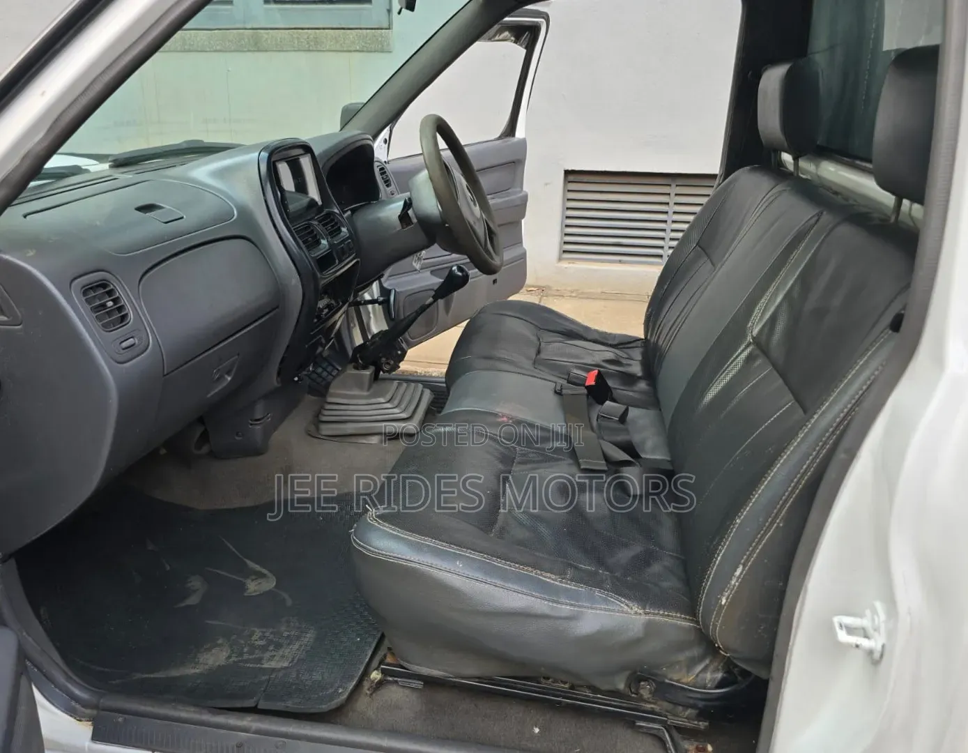 Nissan Hardbody 2013 Off white