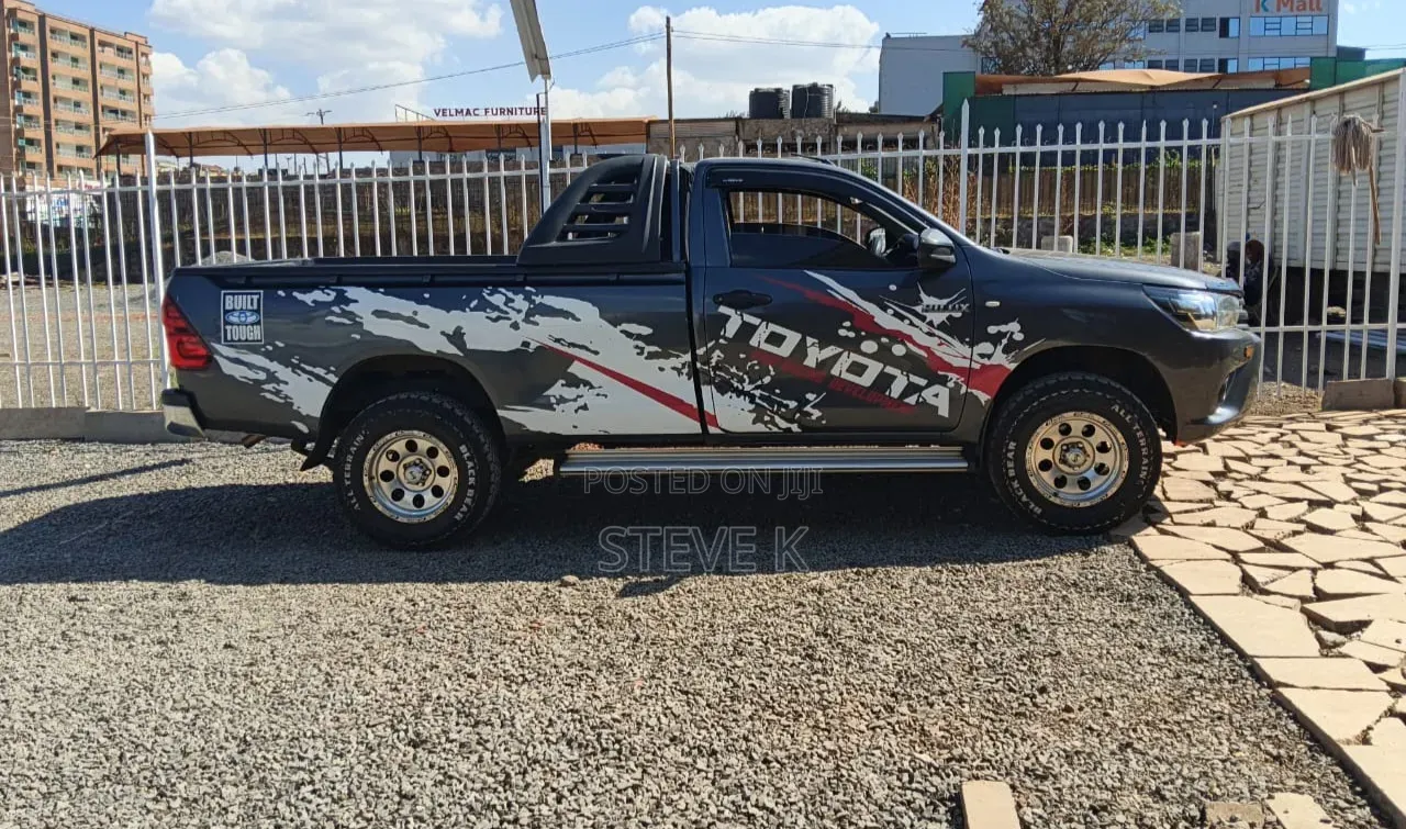 Toyota Hilux 2016 Gray