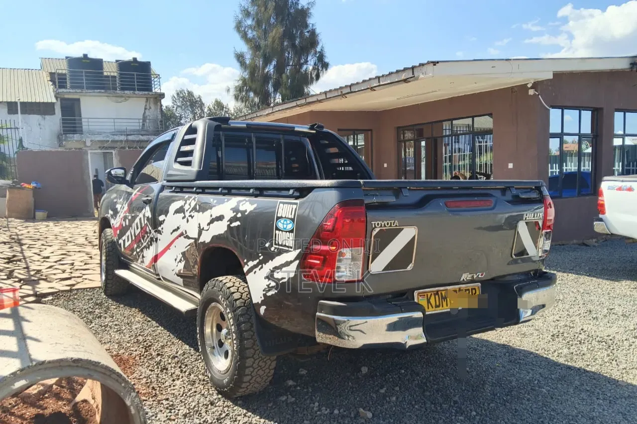 Toyota Hilux 2016 Gray