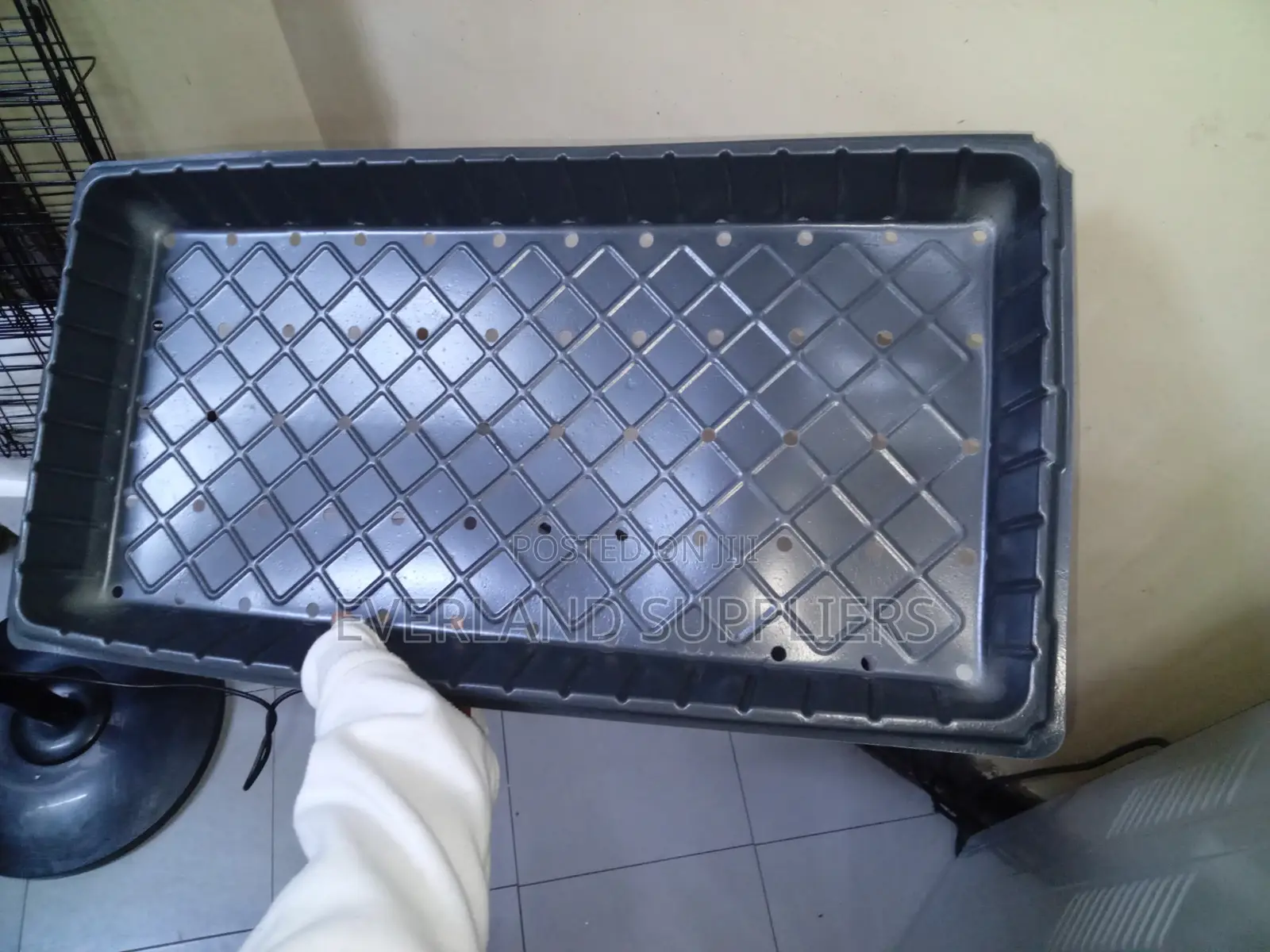 Water-Flow Hydroponic Growing Trays - With Holes