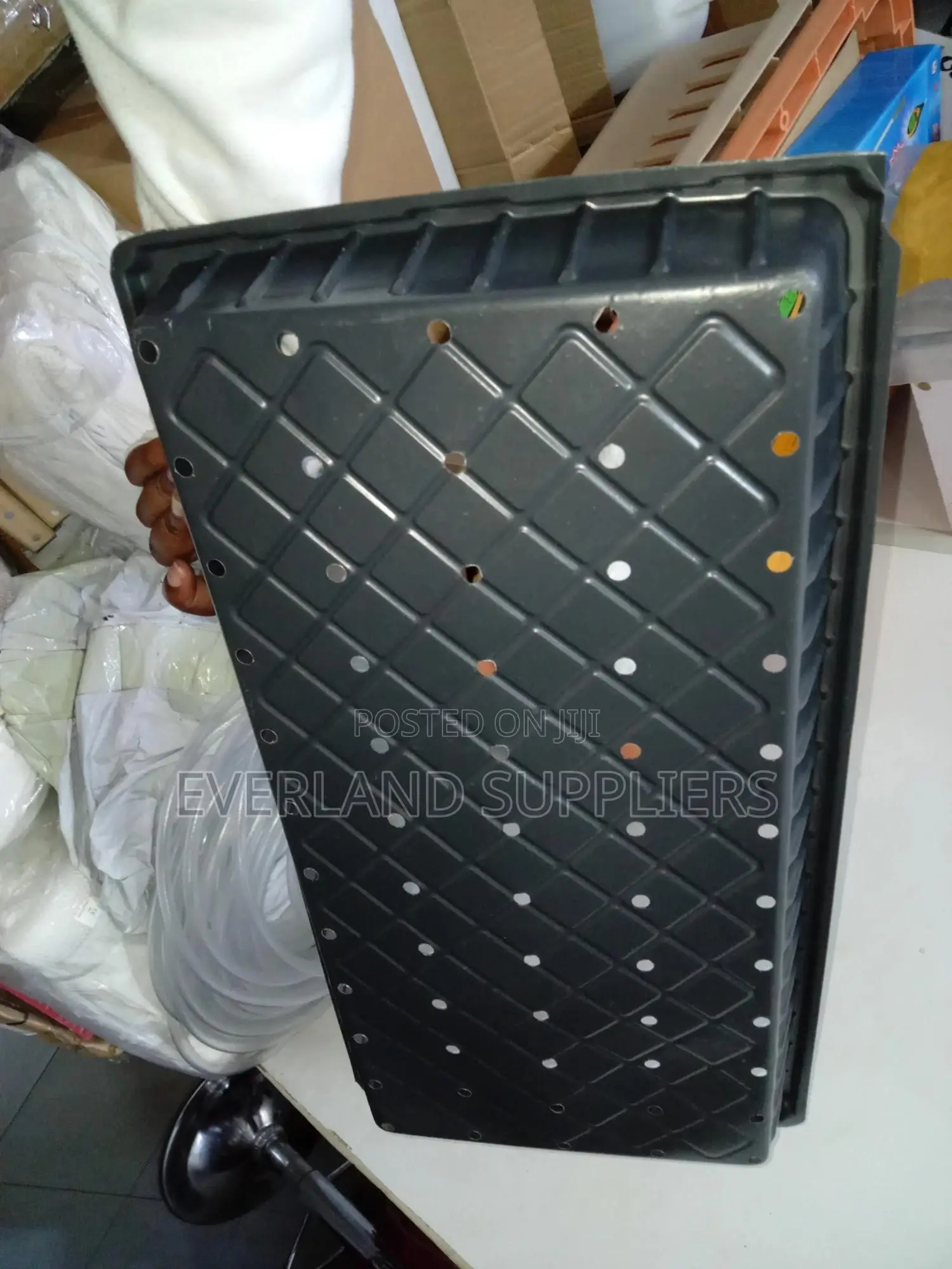 Open-Pattern Hydroponic Growing Trays With Holes