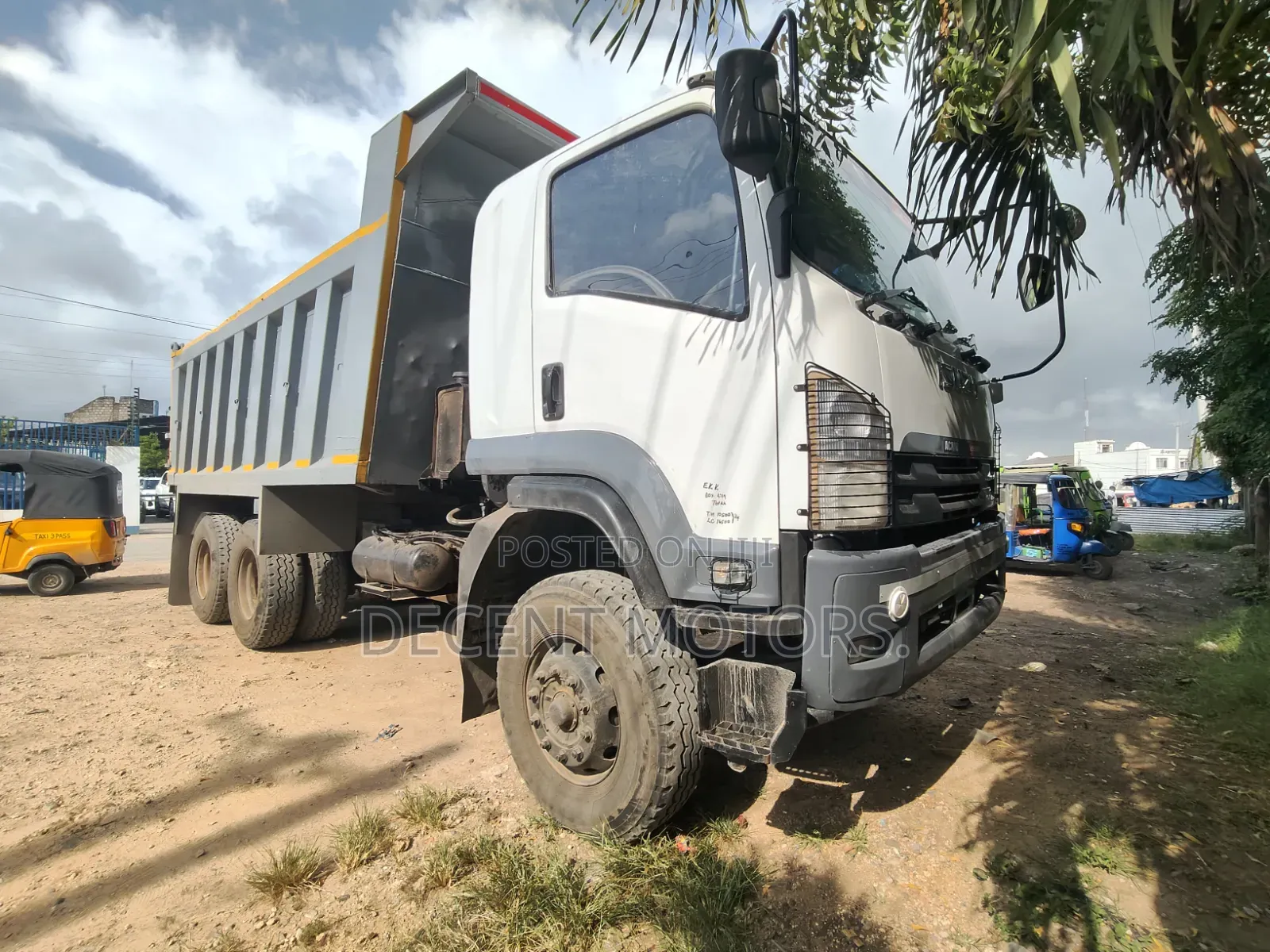 Isuzu Tipper