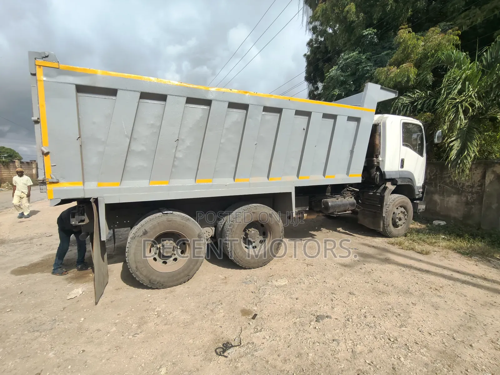 Isuzu Tipper