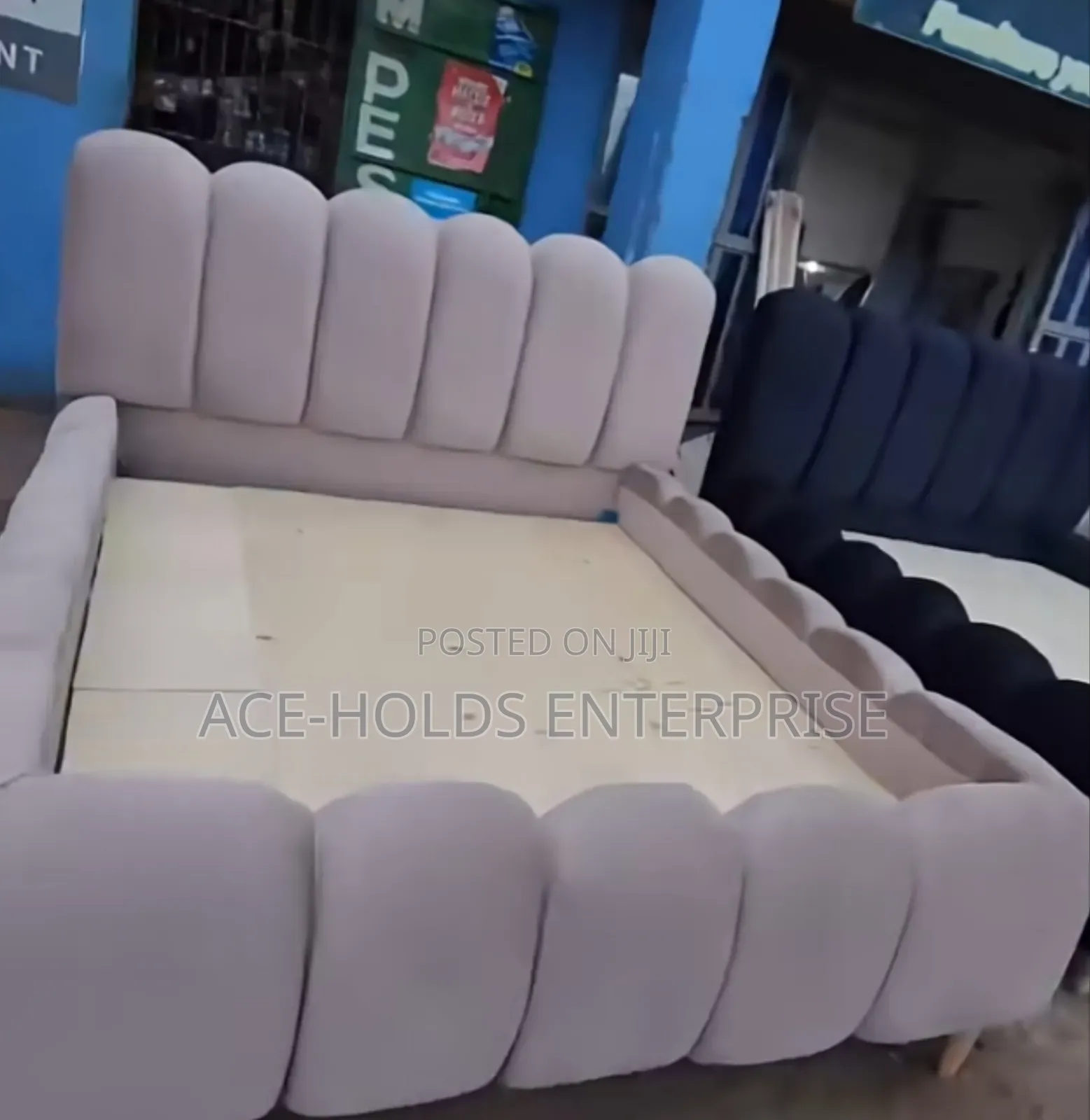 Modern Executive Bubble Bed - 5*6ft Quality Finish Cover