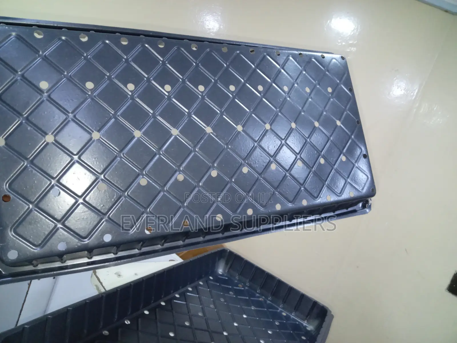 Slotted Hydroponic Drainage Trays - With Holes