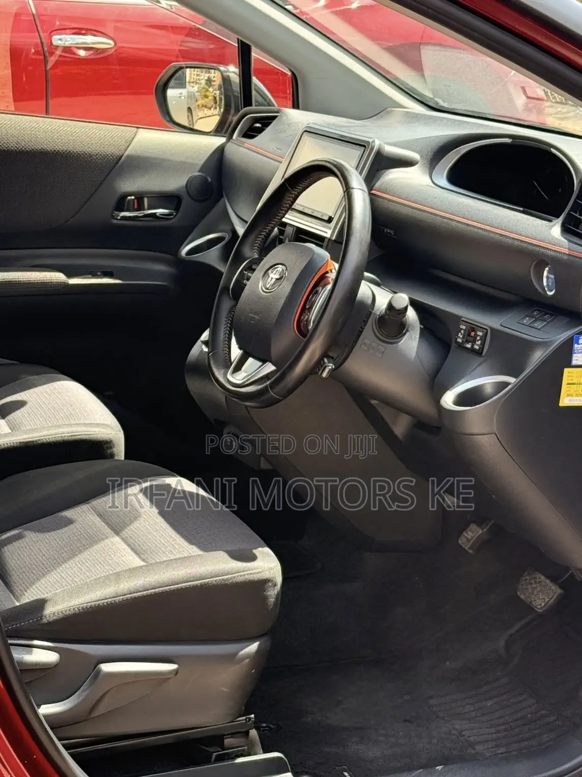 Toyota Sienta 1.5 Hybrid FWD 2019 Red