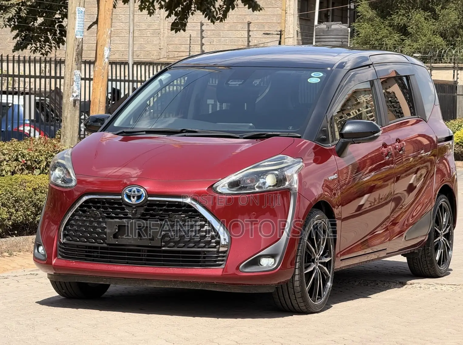 Toyota Sienta 1.5 Hybrid FWD 2019 Red