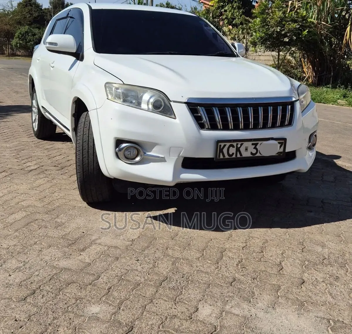 Toyota Vanguard 2010 White