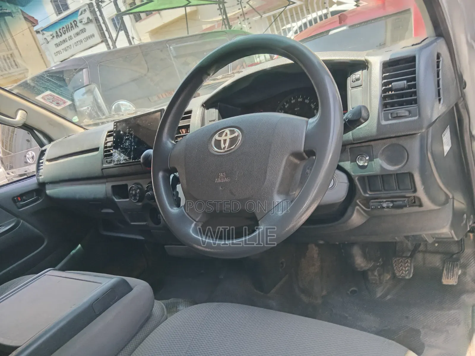 Toyota HiAce 2017 Silver
