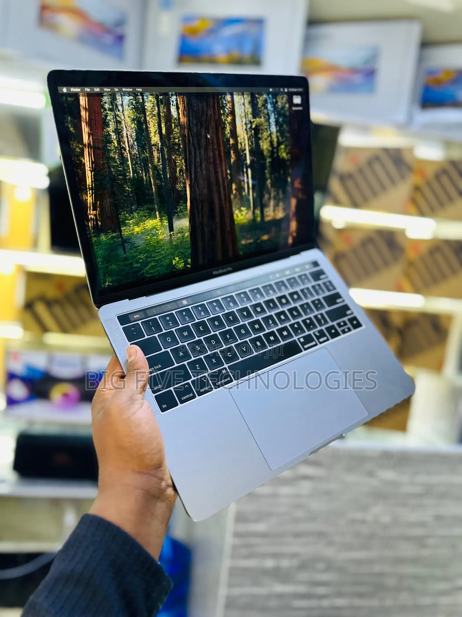 Laptop Apple MacBook Pro 2018 16GB Intel Core i7 SSHD (Hybrid) 256GB