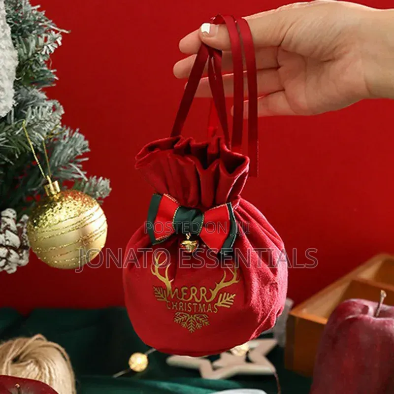 Christmas Velvet Gift Pouch Drawstring Bag 15x13cm