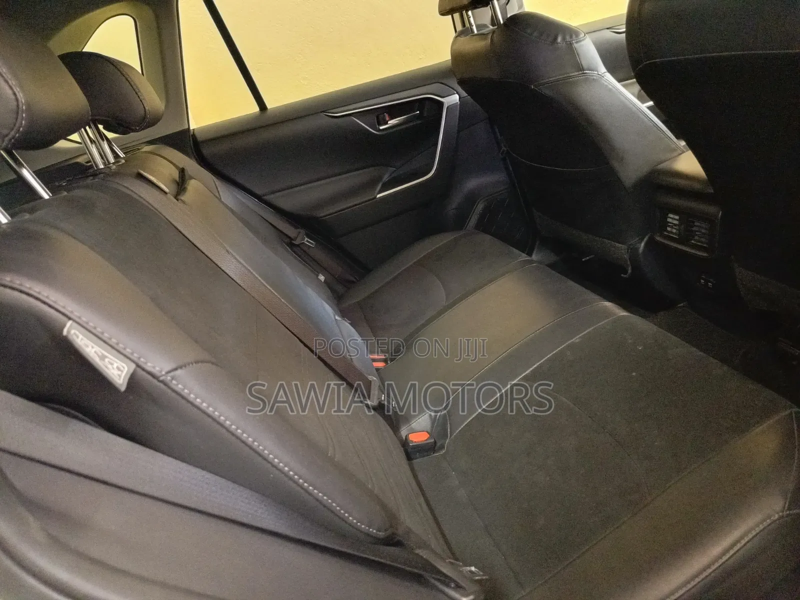 Toyota RAV4 LE FWD 2020 White