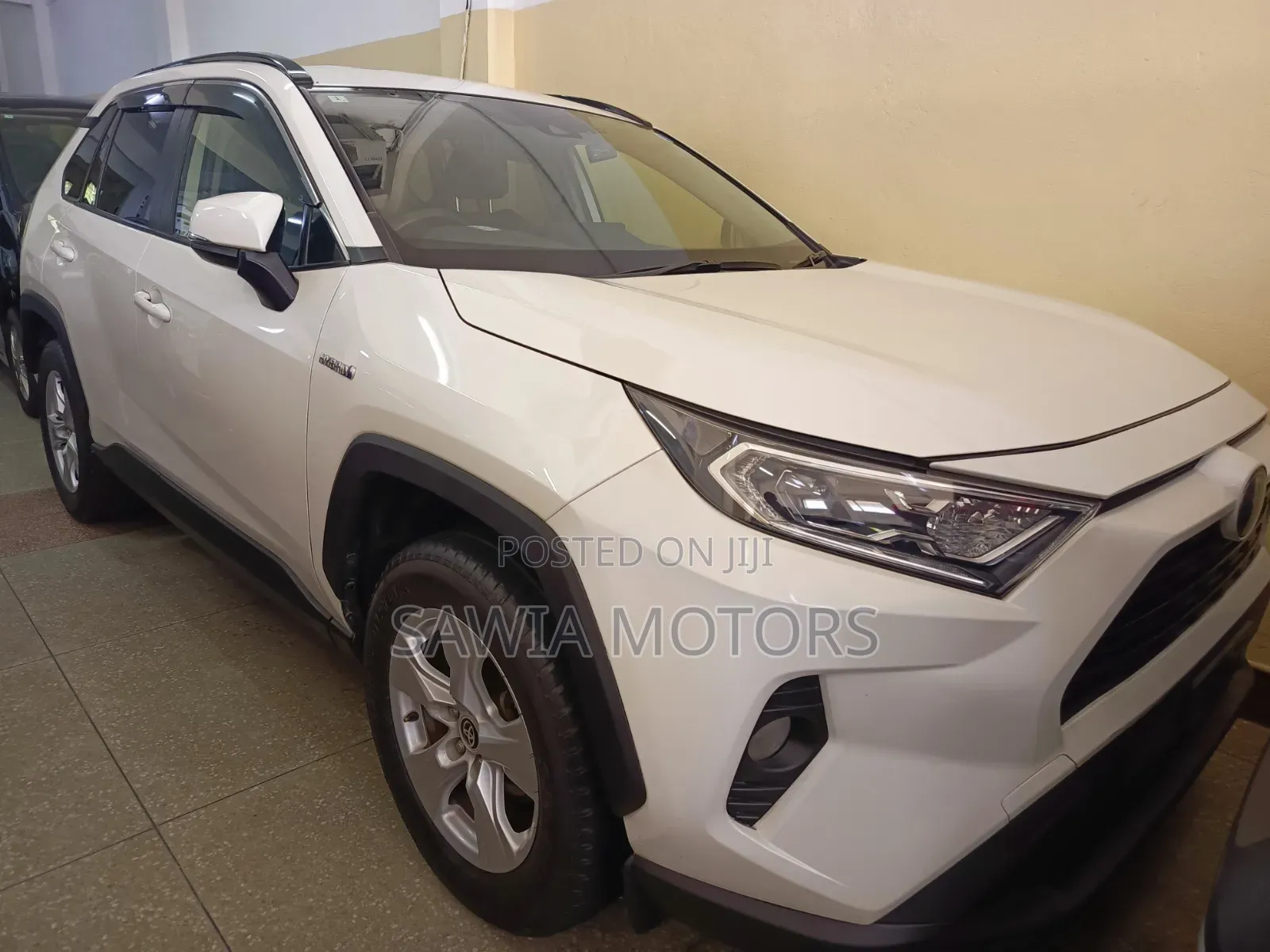 Toyota RAV4 LE FWD 2020 White