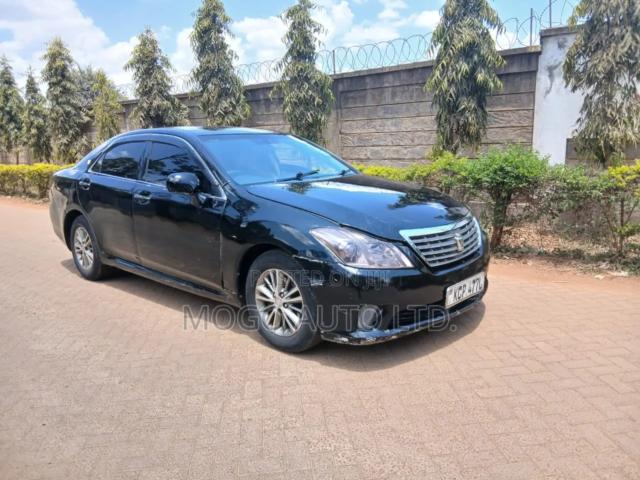 Toyota Crown 2010 Black