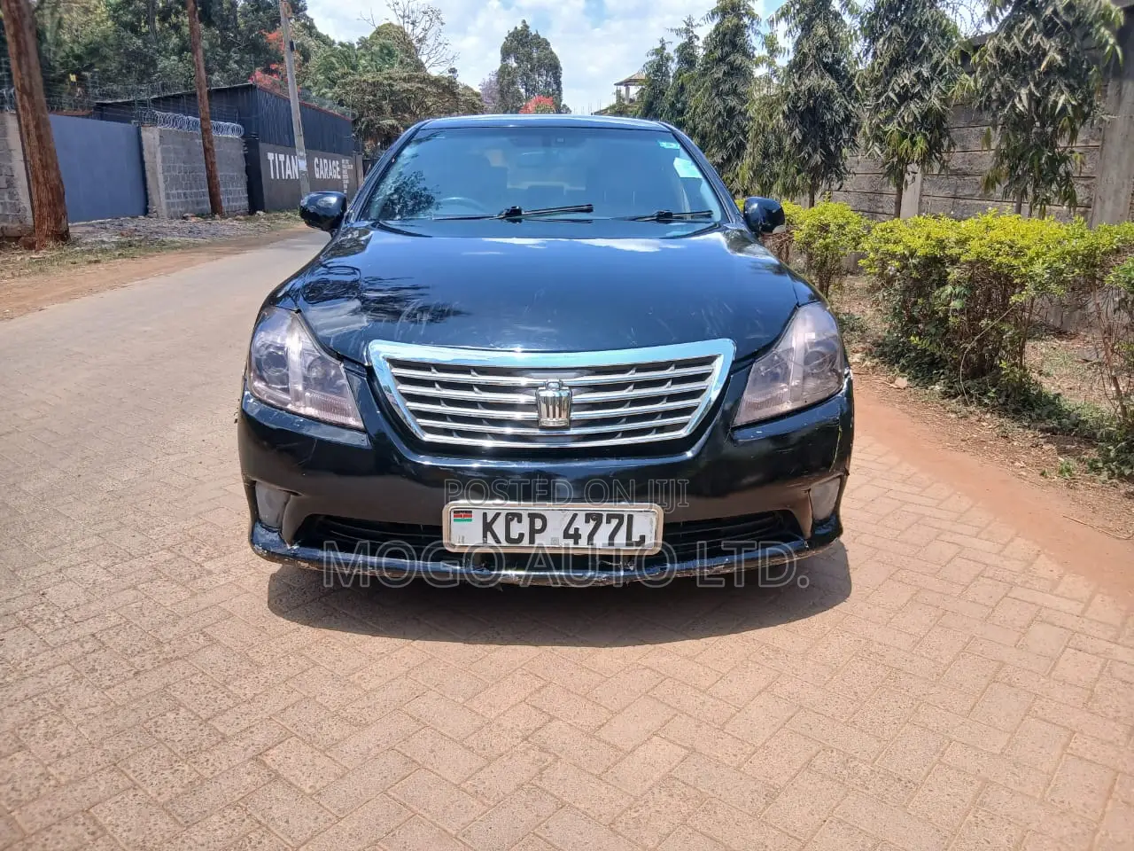 Toyota Crown 2010 Black