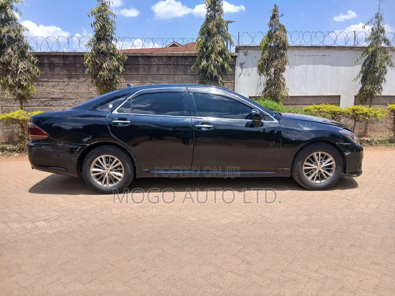 Toyota Crown 2010 Black