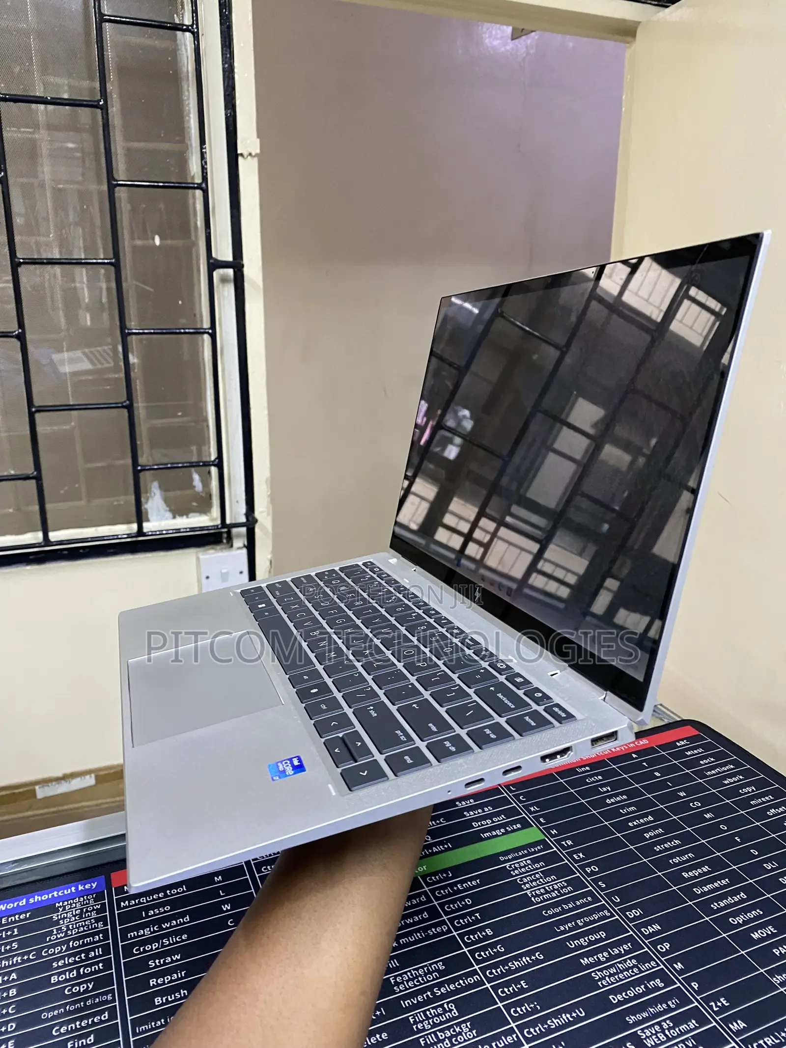 Laptop HP EliteBook 1040 G8 16GB Intel Core i7 SSD 512GB