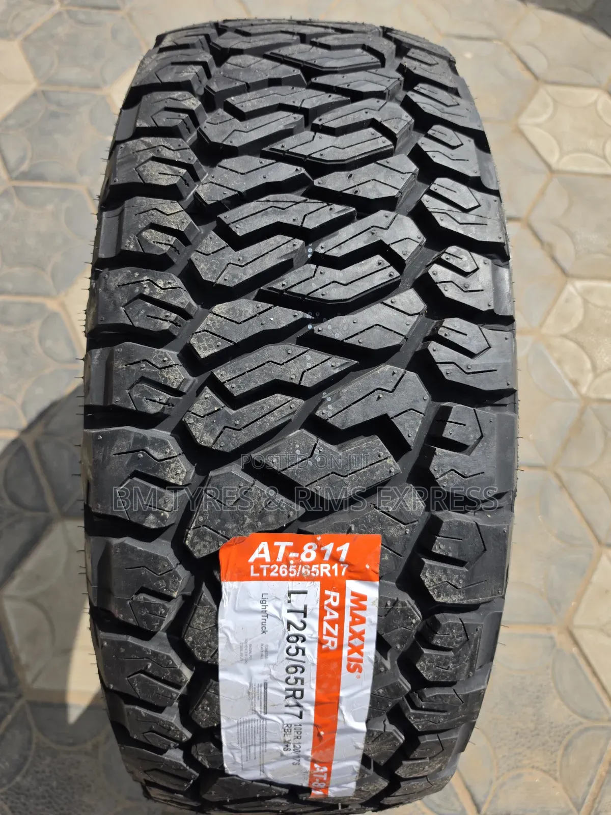 265 /65 R17 Maxxis Razr 811.(ALL TERRAIN)