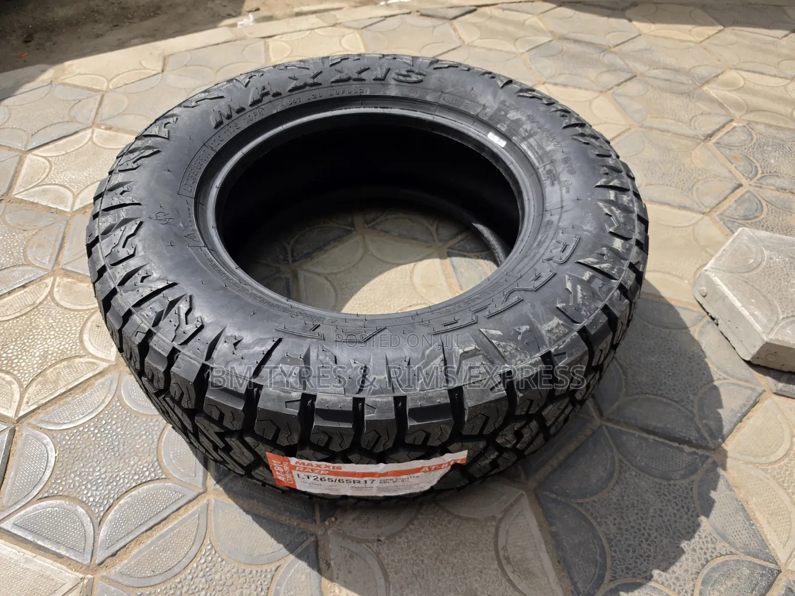 265 /65 R17 Maxxis Razr 811.(ALL TERRAIN)