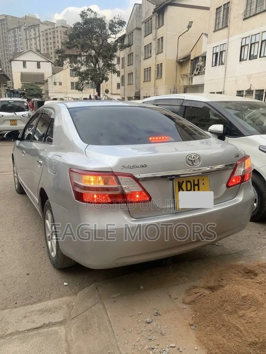 Toyota Premio 2014 Silver