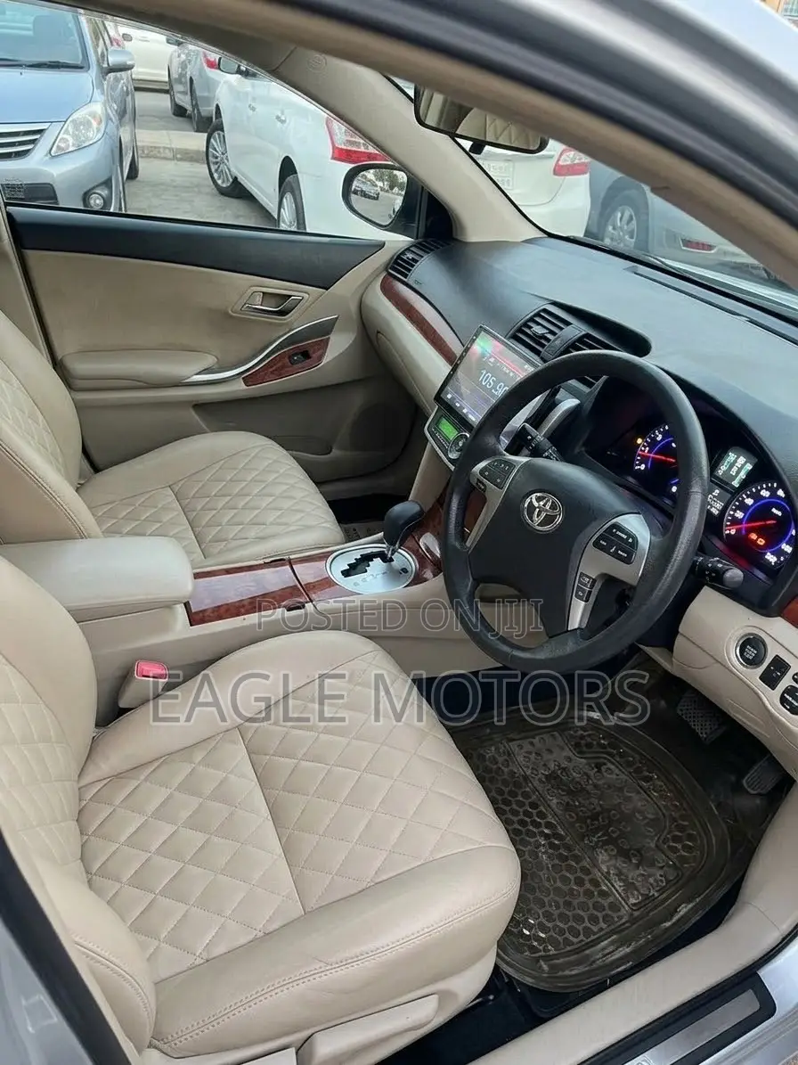Toyota Premio 2014 Silver