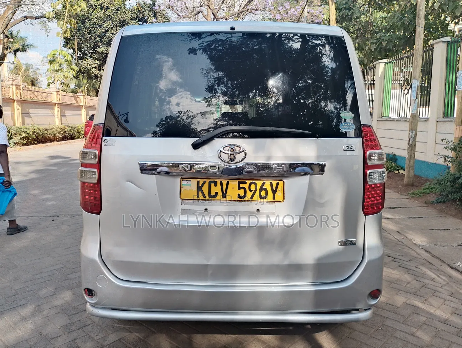 Toyota Noah 2012 Silver