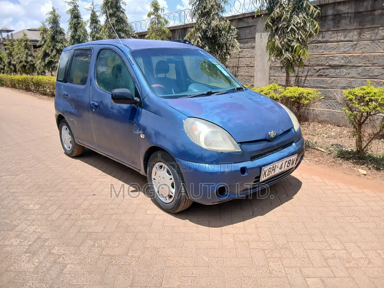Toyota Fun Cargo 2002 Blue