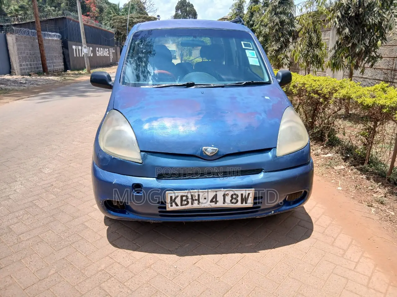Toyota Fun Cargo 2002 Blue