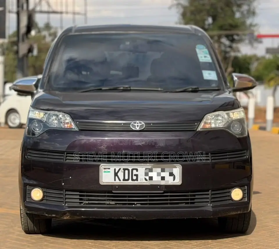 Toyota Spade 1.5 2014 Burgundy