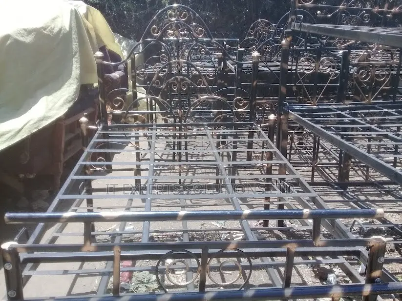 Single Metal Bed 4×6.