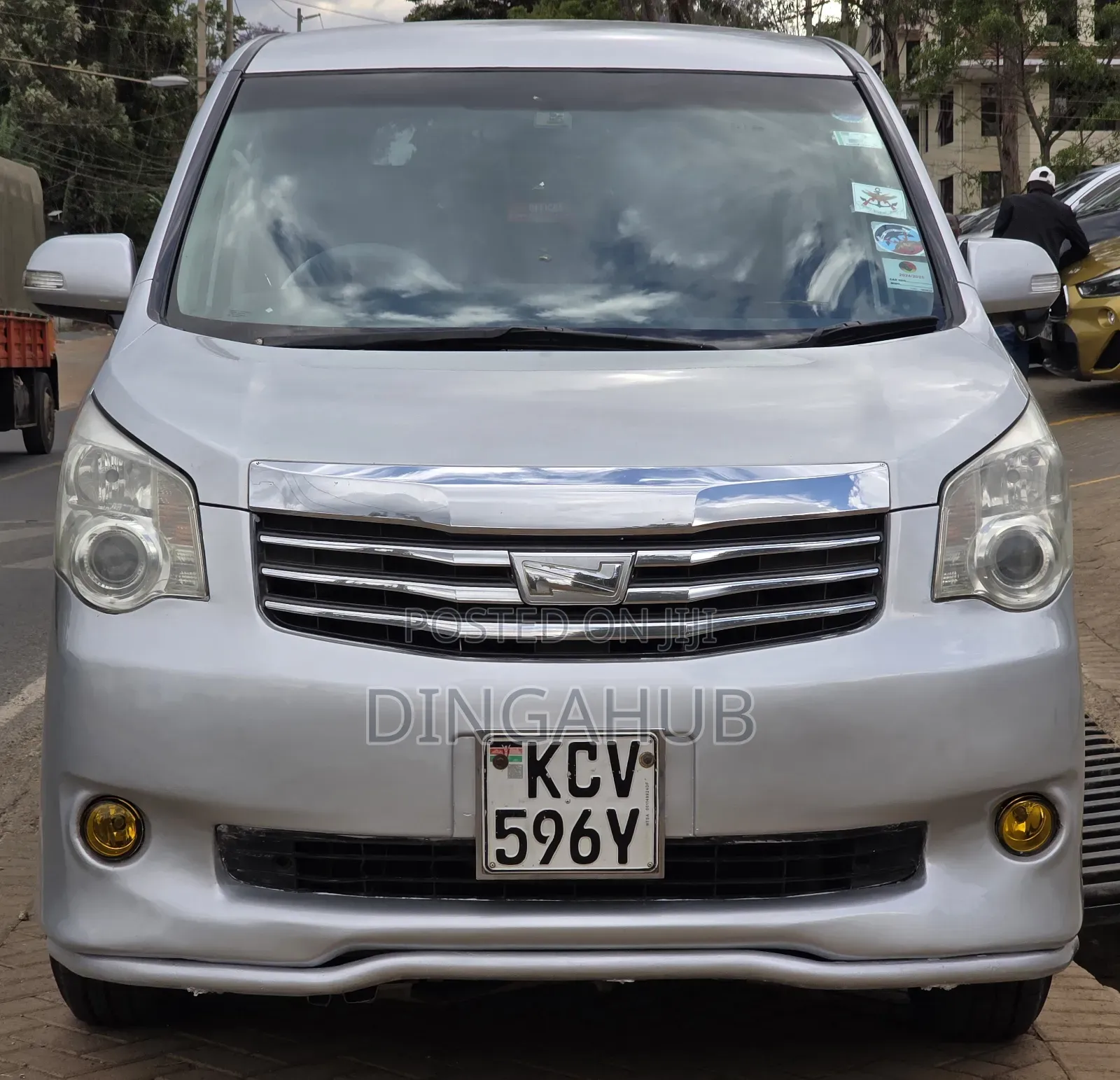 Toyota Noah 2012 Silver