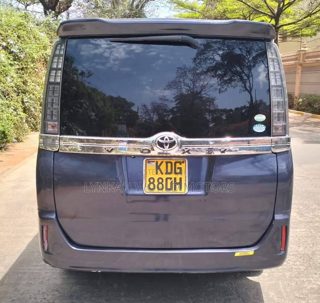 Toyota Noah 2015 Maroon