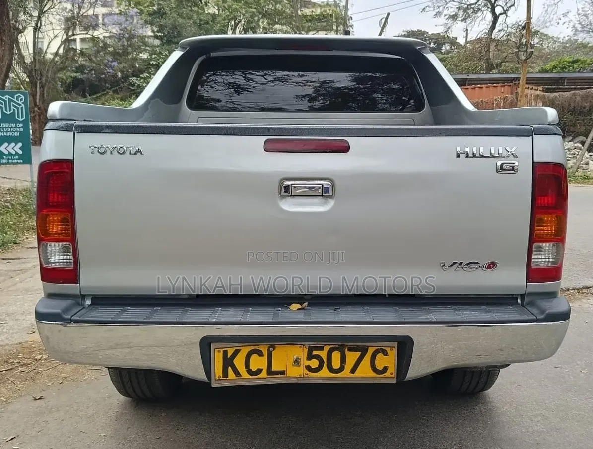 Toyota Hilux 2011 Ivory