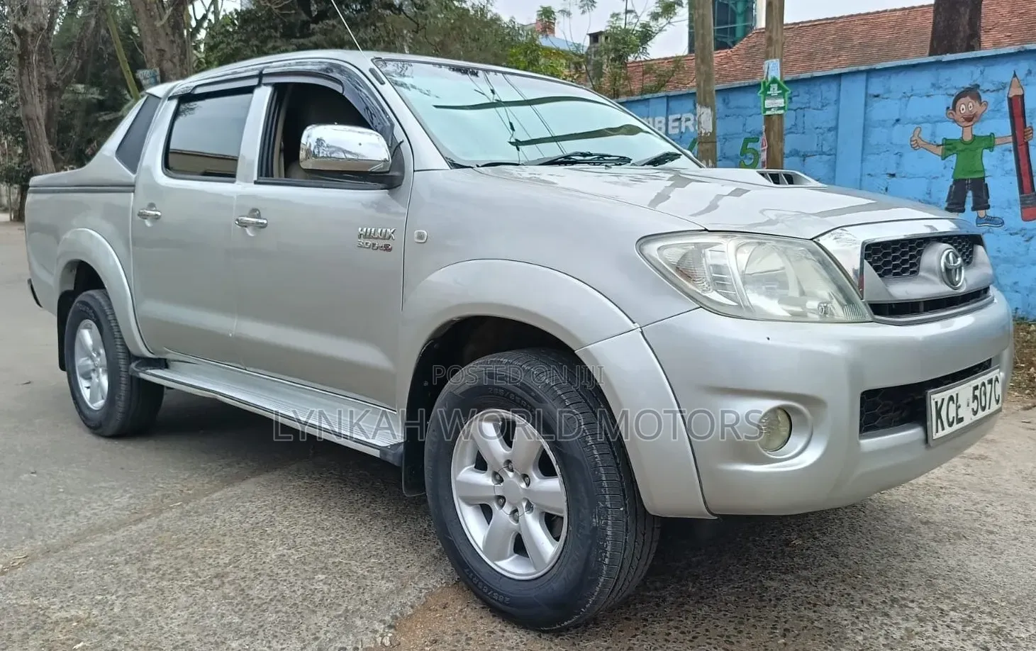 Toyota Hilux 2011 Ivory