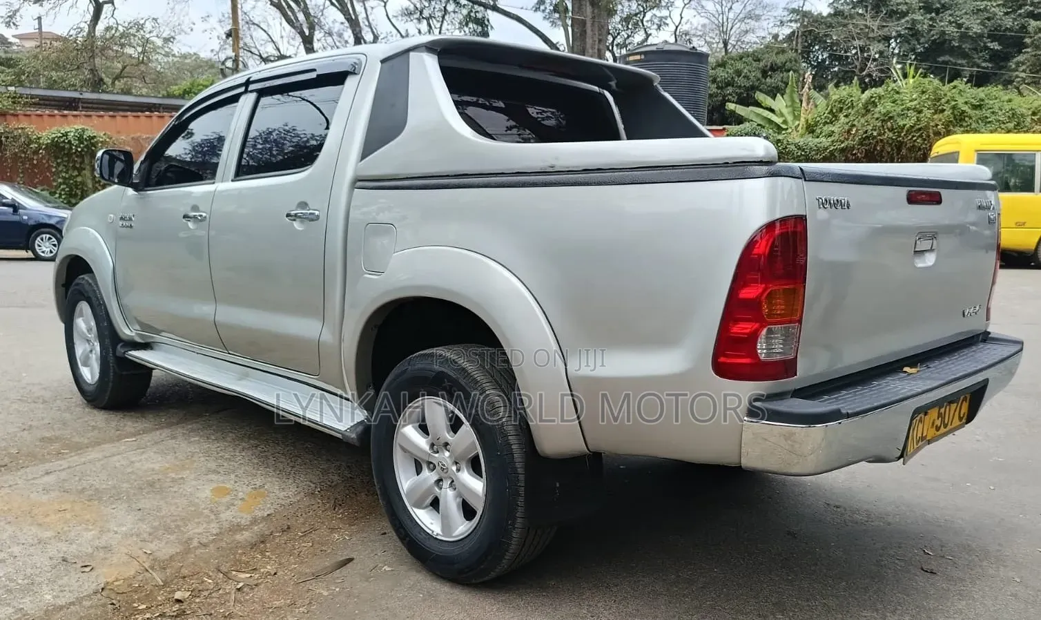 Toyota Hilux 2011 Ivory