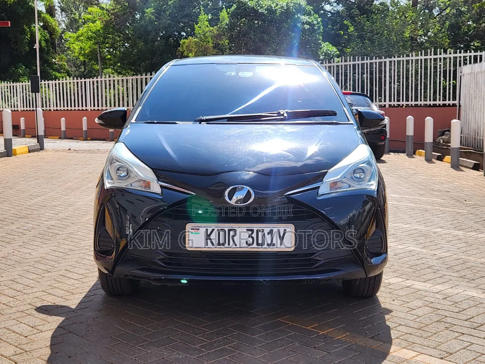 Toyota Vitz 1.3 FWD 5dr 2017 Black