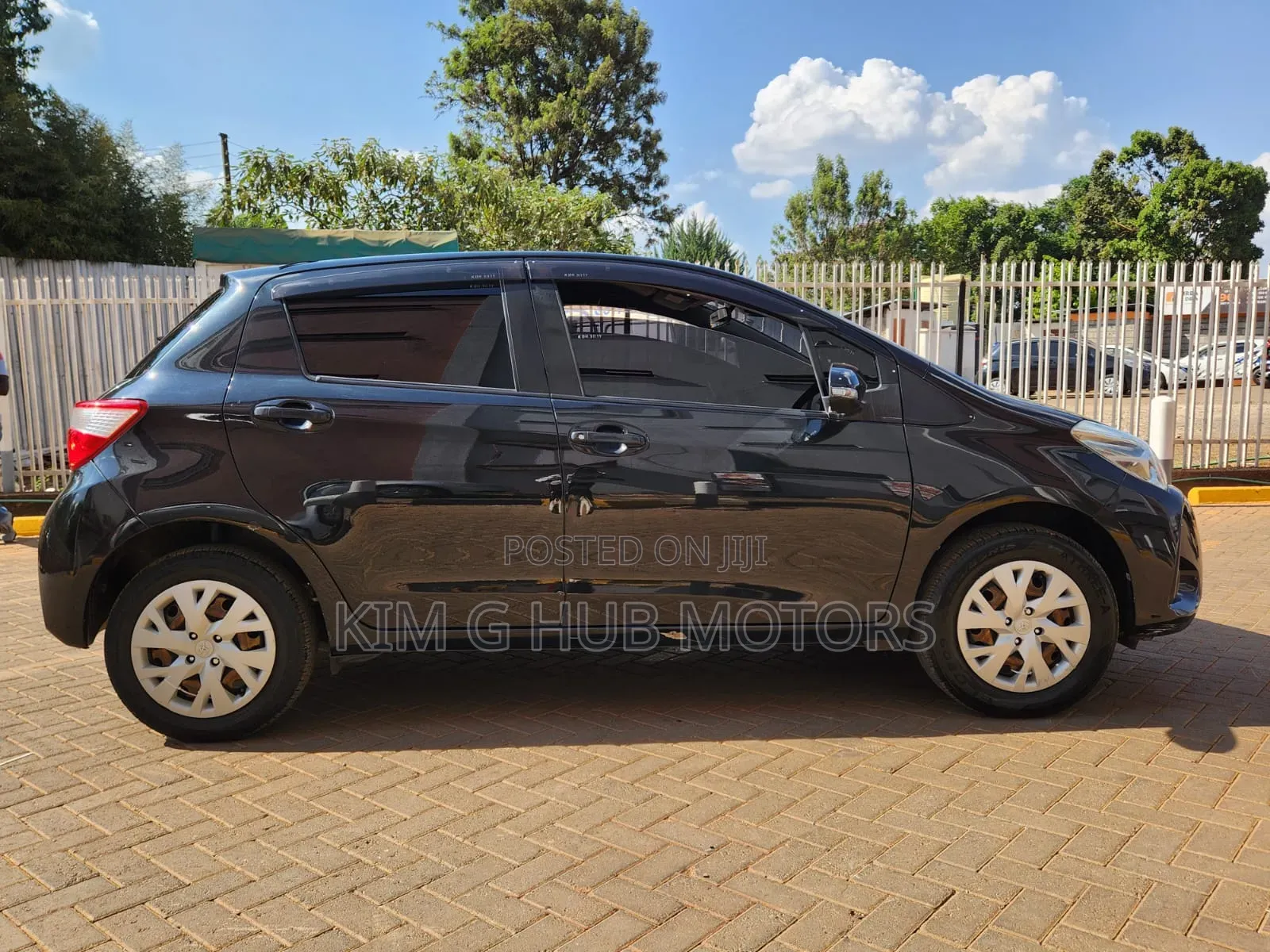 Toyota Vitz 1.3 FWD 5dr 2017 Black