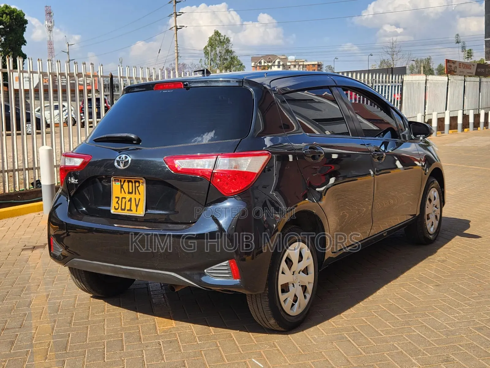 Toyota Vitz 1.3 FWD 5dr 2017 Black
