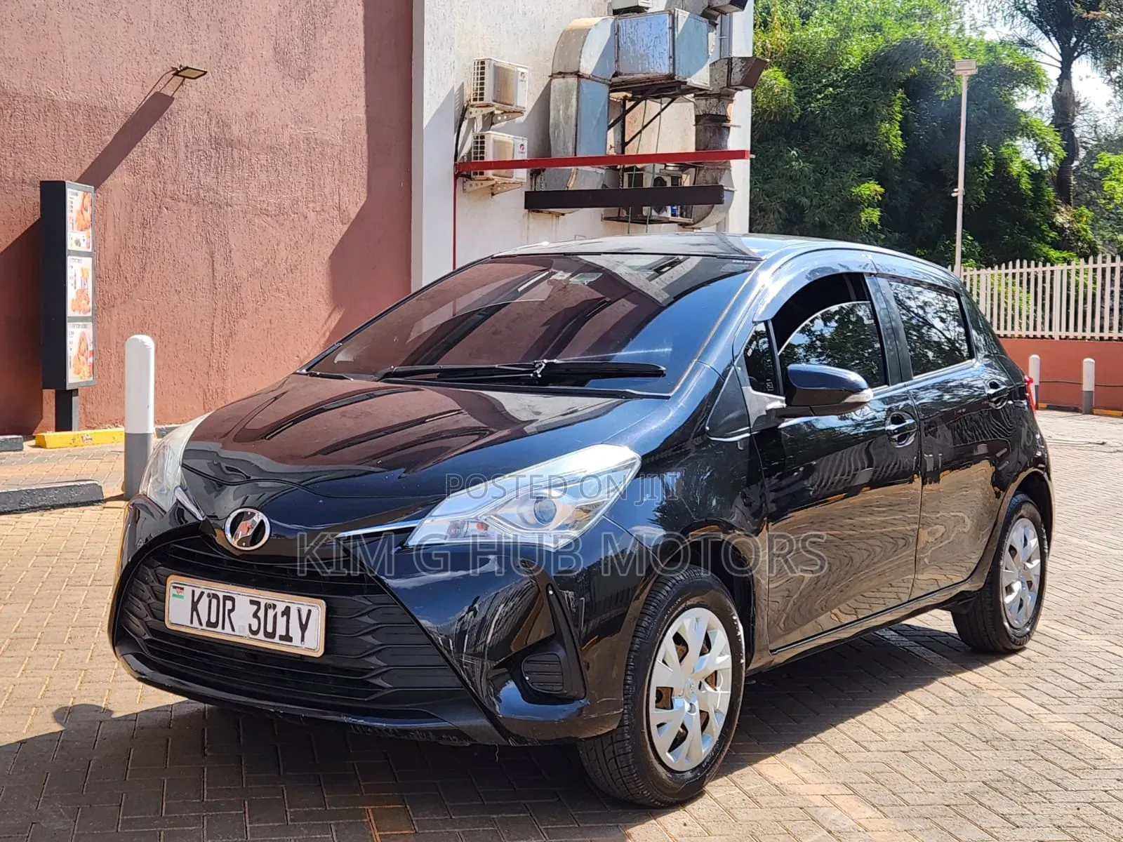 Toyota Vitz 1.3 FWD 5dr 2017 Black