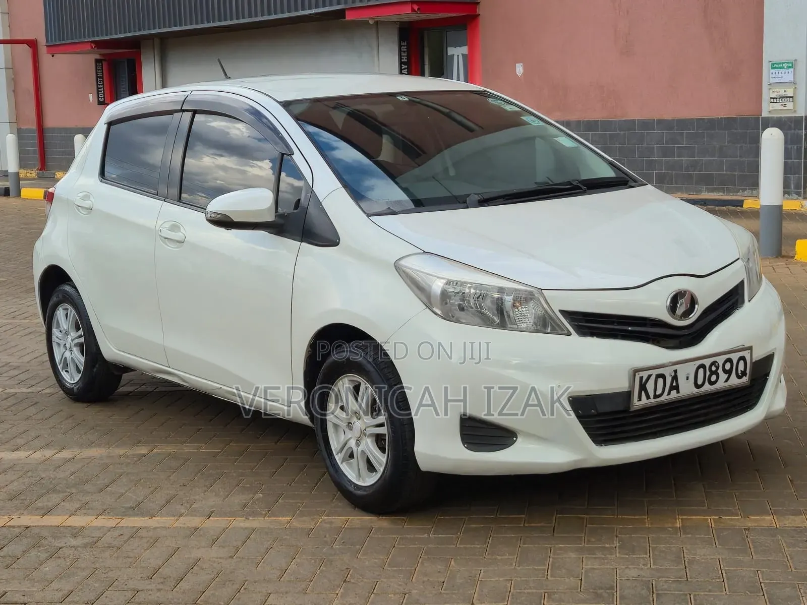 Toyota Vitz 2014 White