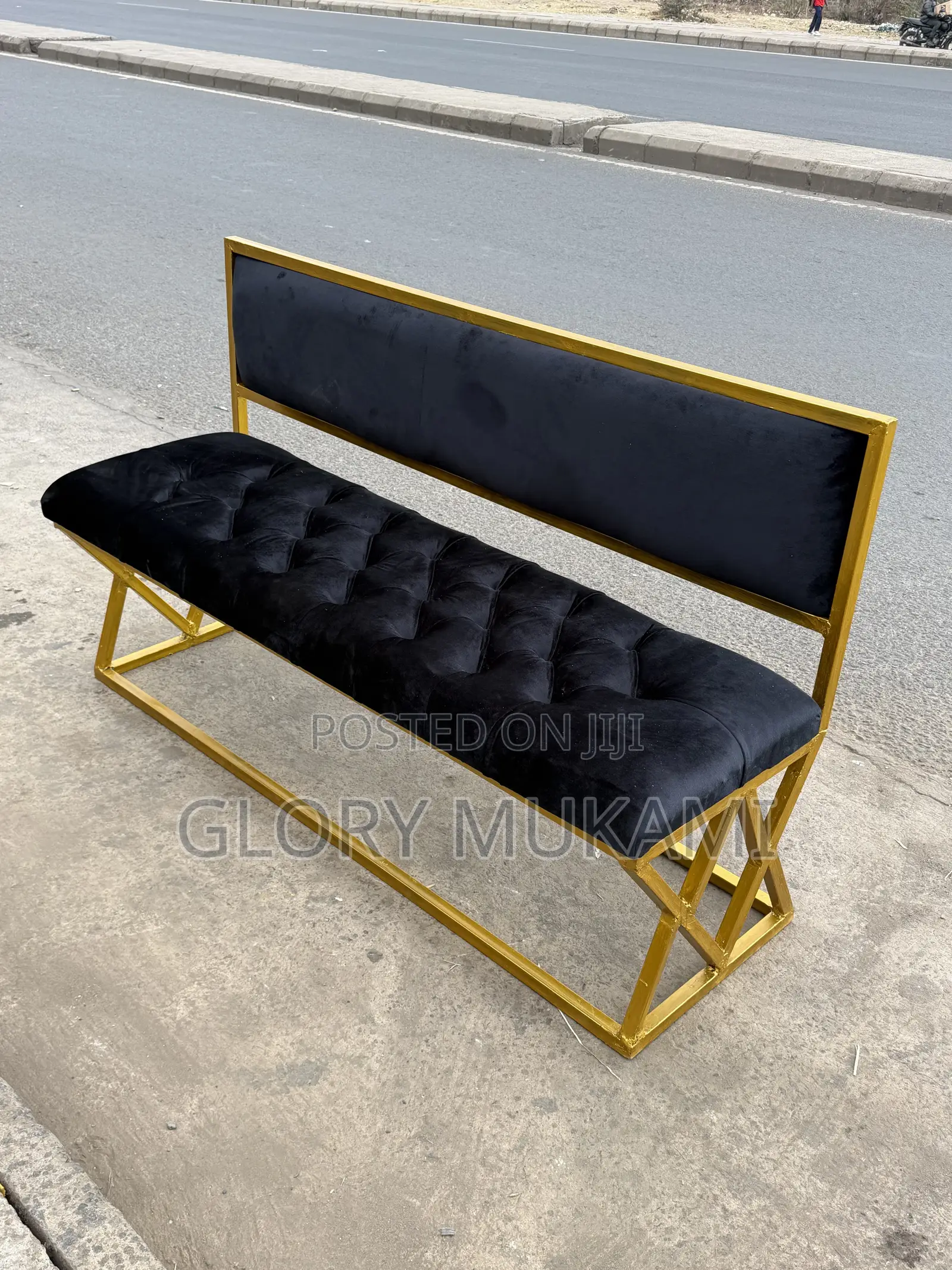 Black Velvet Waiting Manicure Bench 5ft