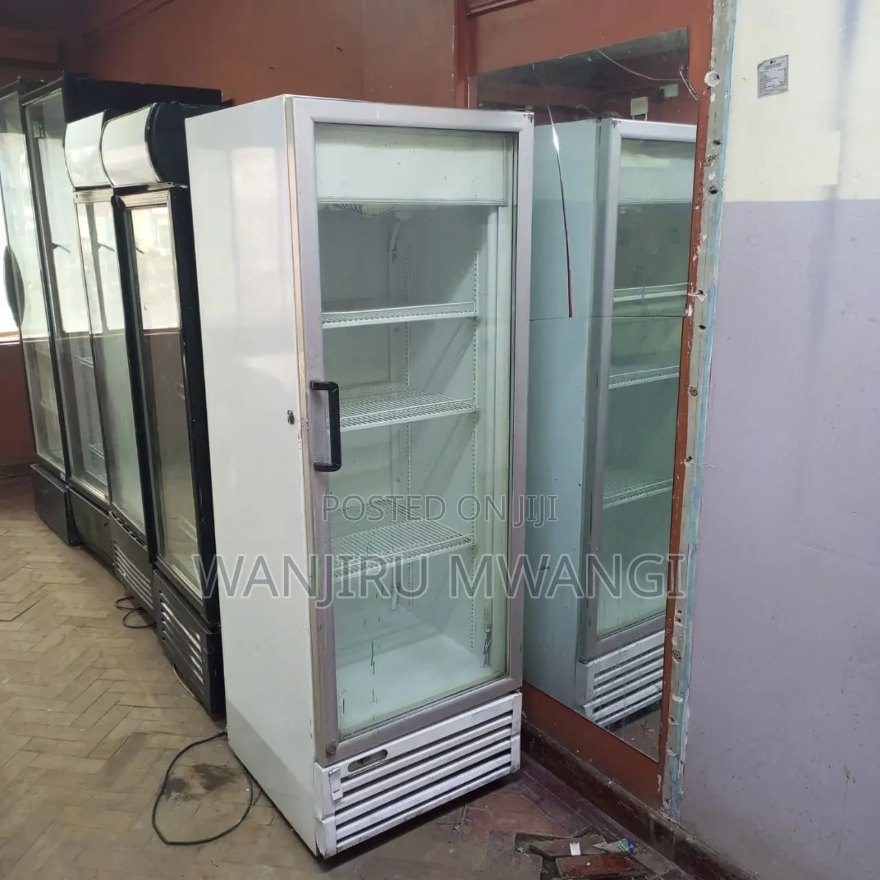 400litres Display Fridge (White)