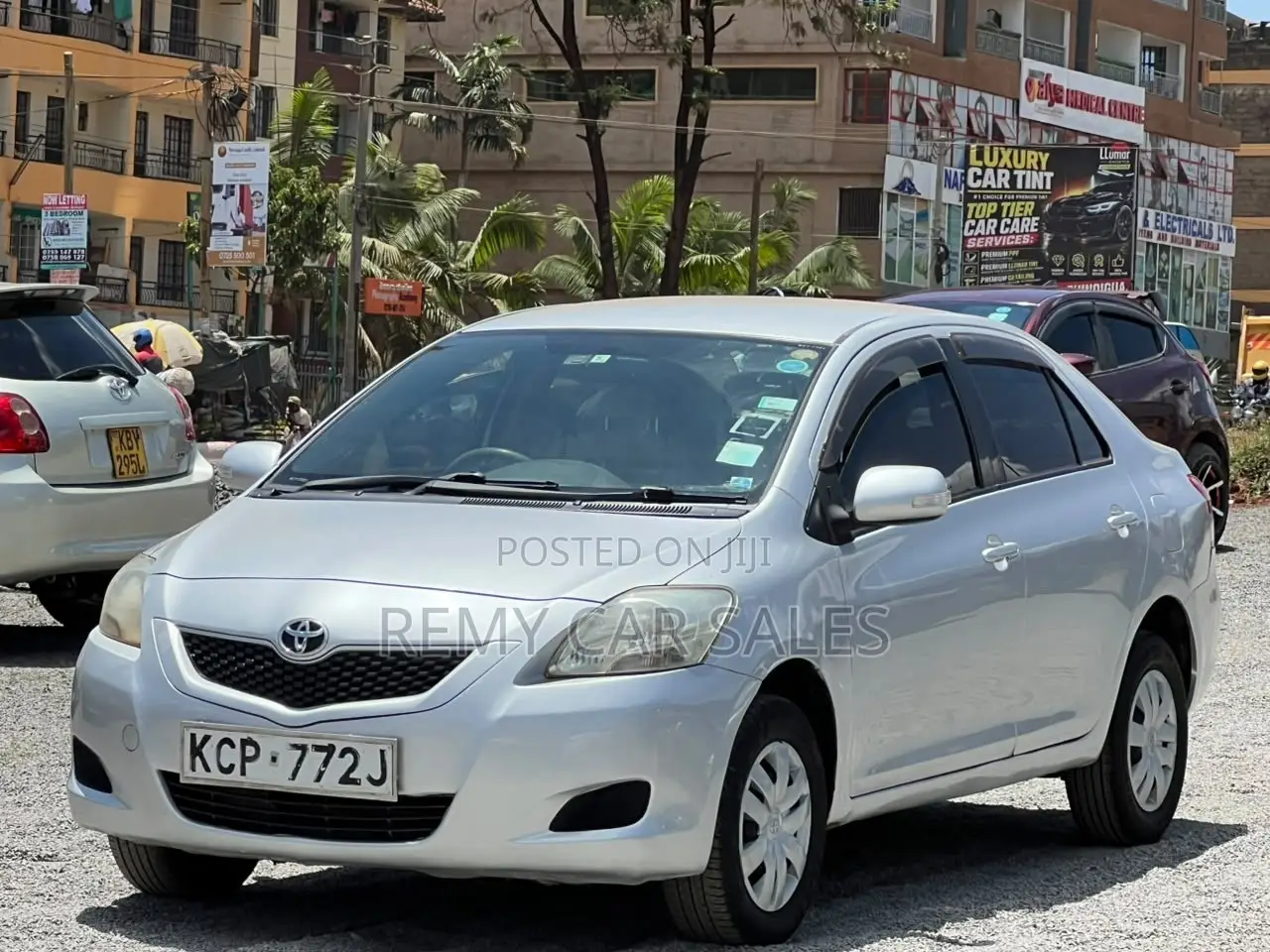 Toyota Belta 2010 Silver