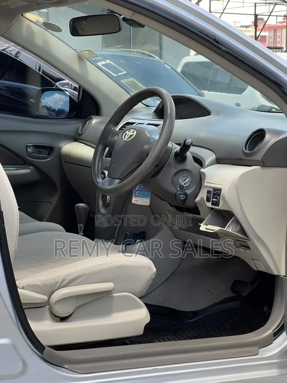 Toyota Belta 2010 Silver