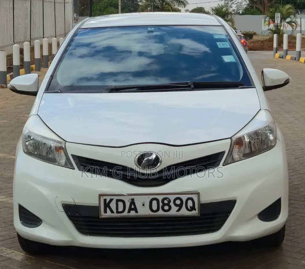 Toyota Vitz 1.3 FWD 5dr 2014 Pearl