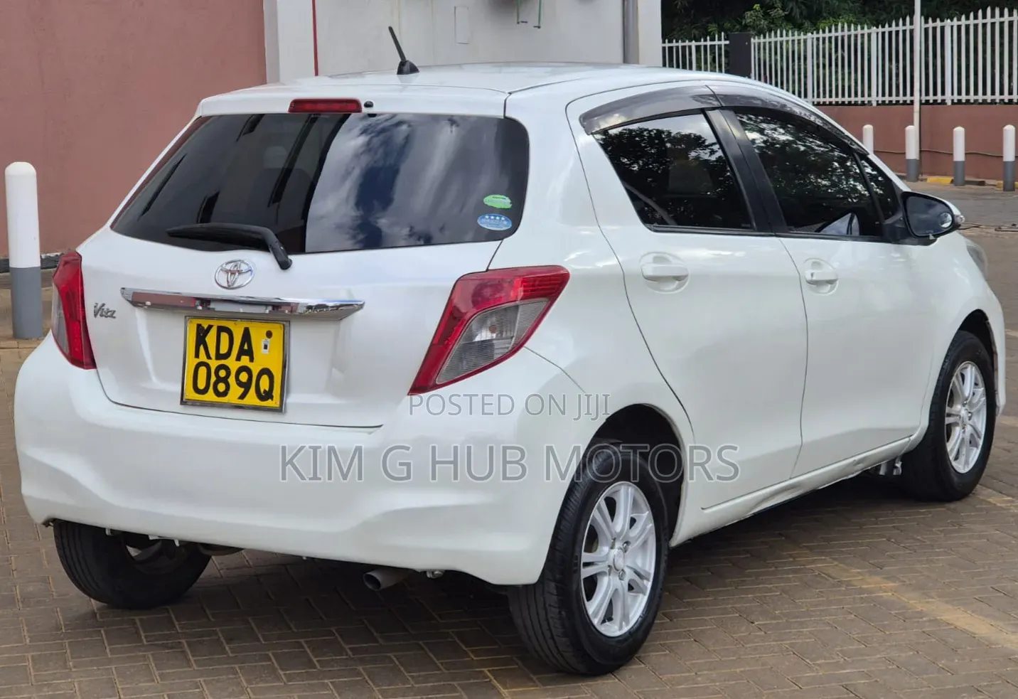 Toyota Vitz 1.3 FWD 5dr 2014 Pearl