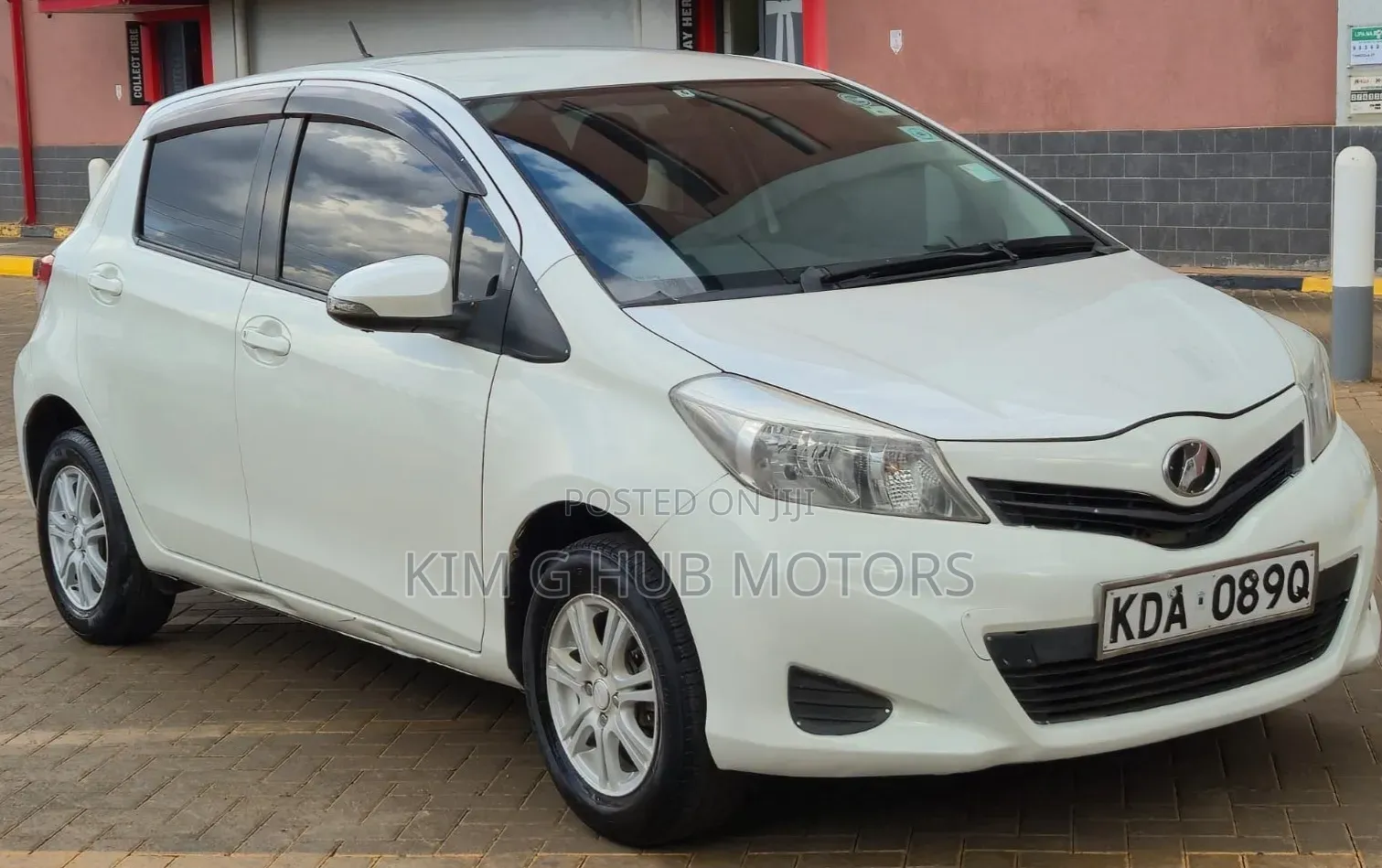 Toyota Vitz 1.3 FWD 5dr 2014 Pearl